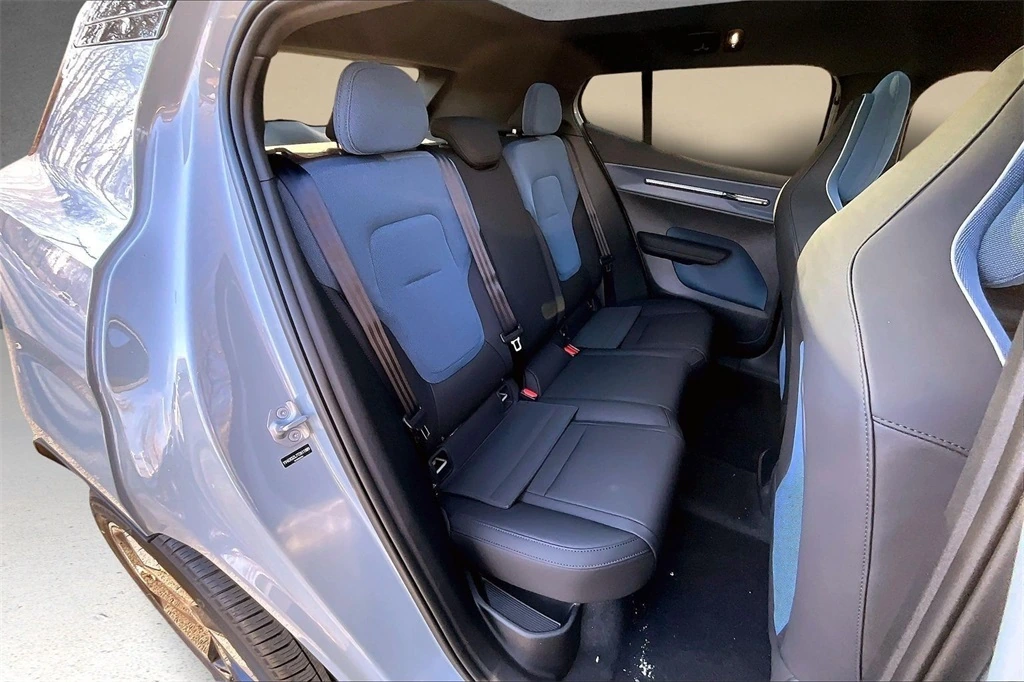 2026 Volvo - image 10