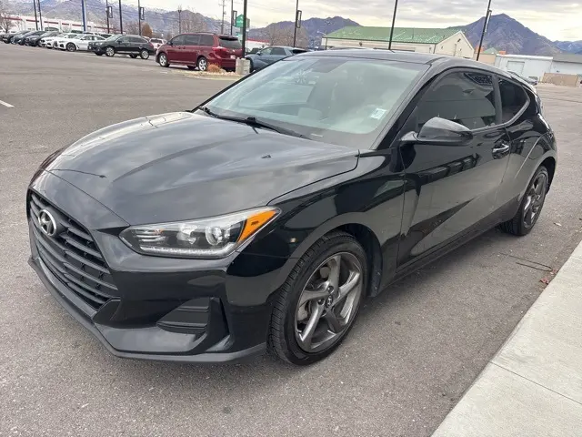 2020 Hyundai Veloster 2.0L Premium photo 3