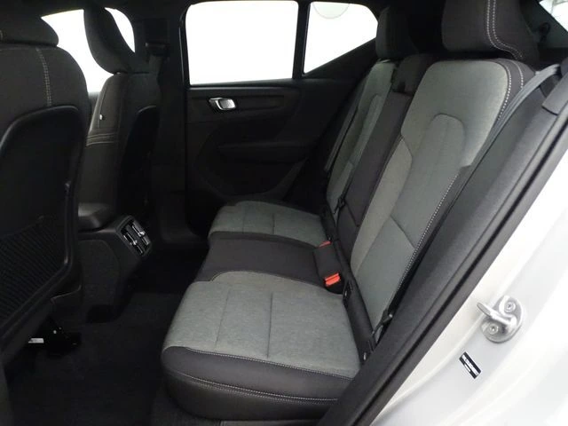 2025 Volvo - image 13