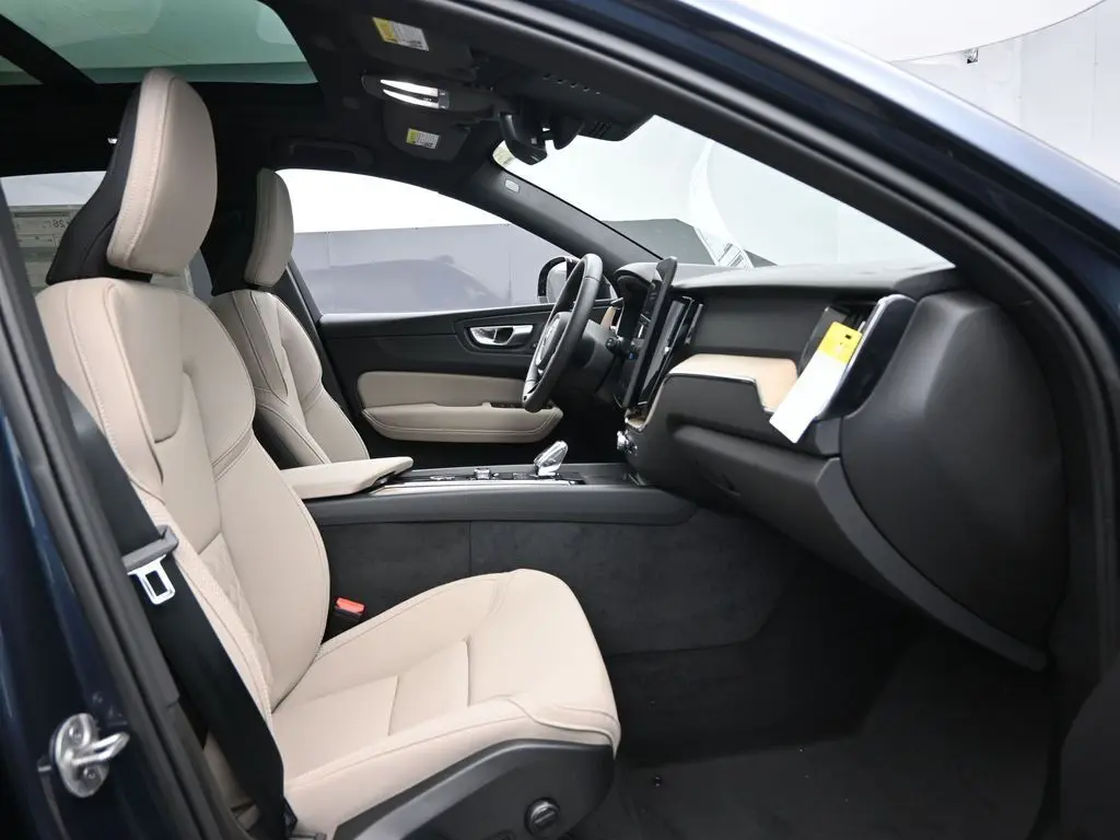 2026 Volvo - image 27