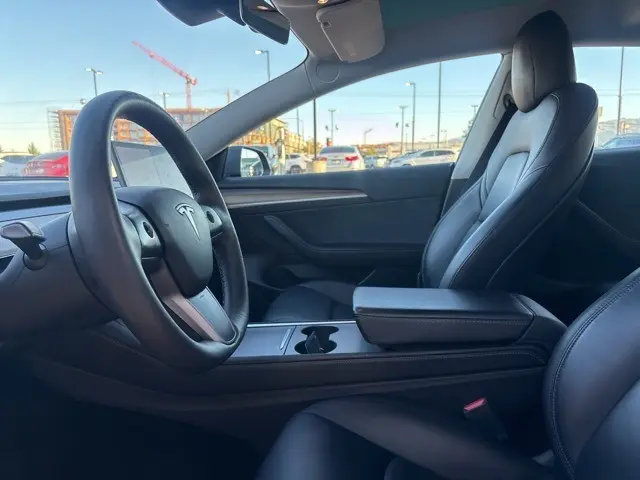 2021 Tesla Model 3 Long Range photo 17