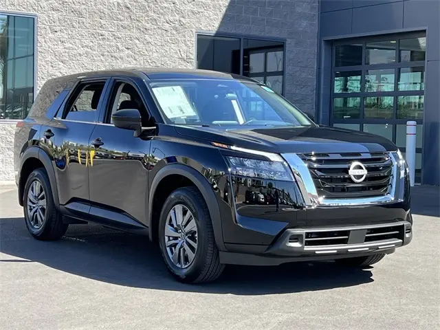 2025 Nissan Pathfinder S photo 7