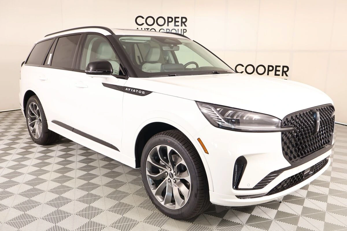 2026 Lincoln Aviator Premiere AWD's photo