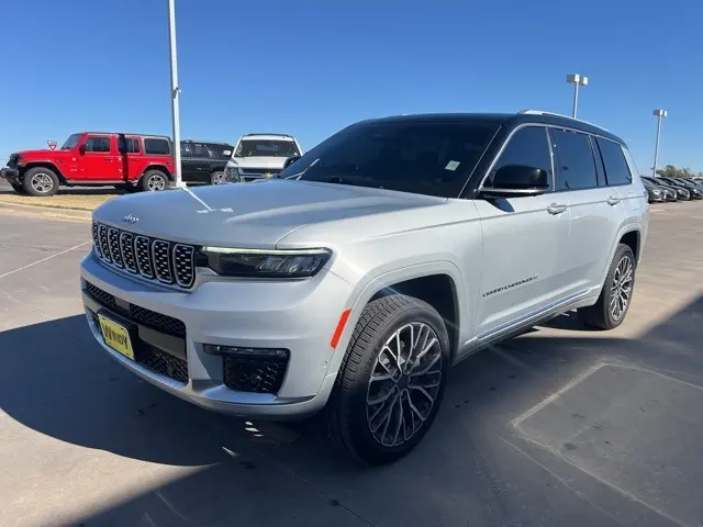 2022 Jeep Grand Cherokee L Summit photo 3