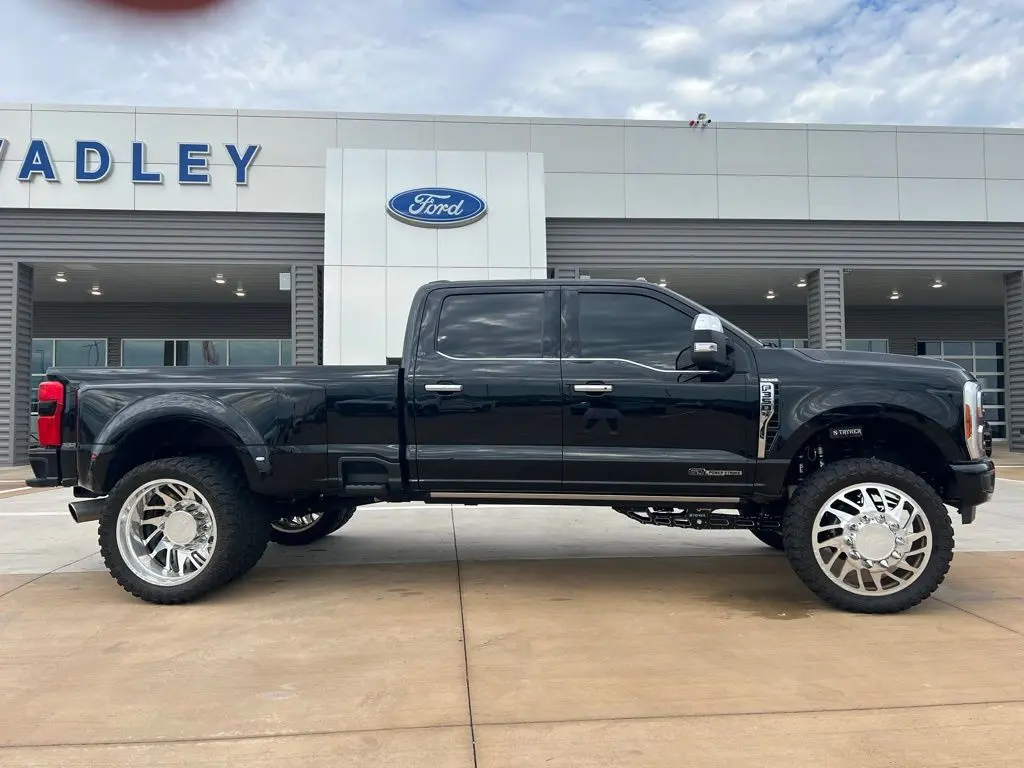 2023 Ford F-350 photo 3
