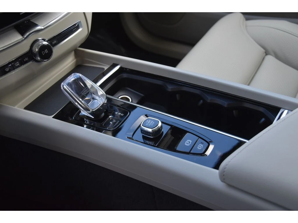 2026 Volvo - image 36