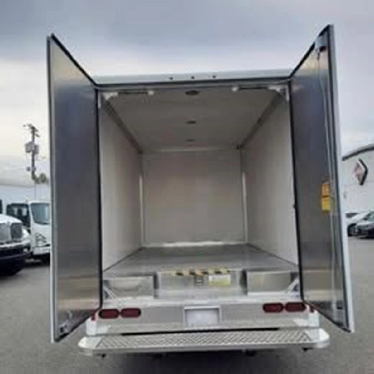 2024 Isuzu NPR — photo 6
