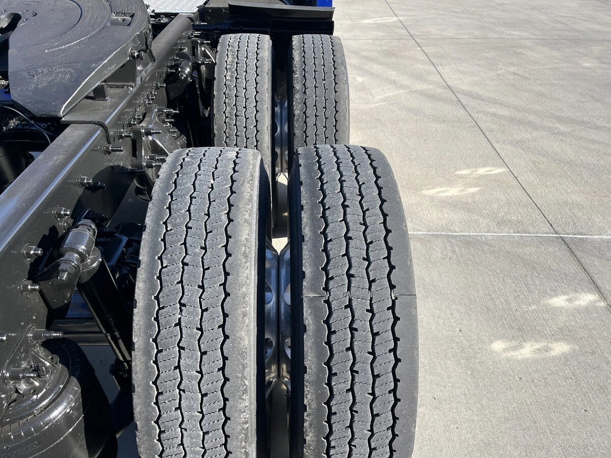 2022 Freightliner Cascadia - image 11