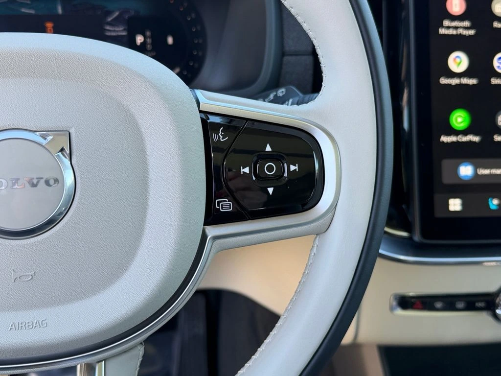 2026 Volvo - image 19