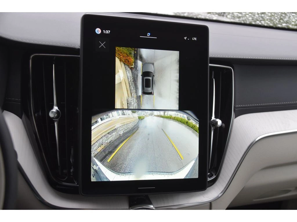 2026 Volvo - image 22