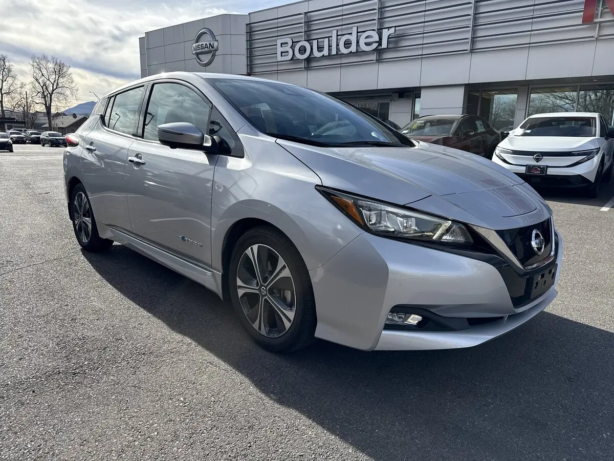 2019 Nissan Leaf SL's photo