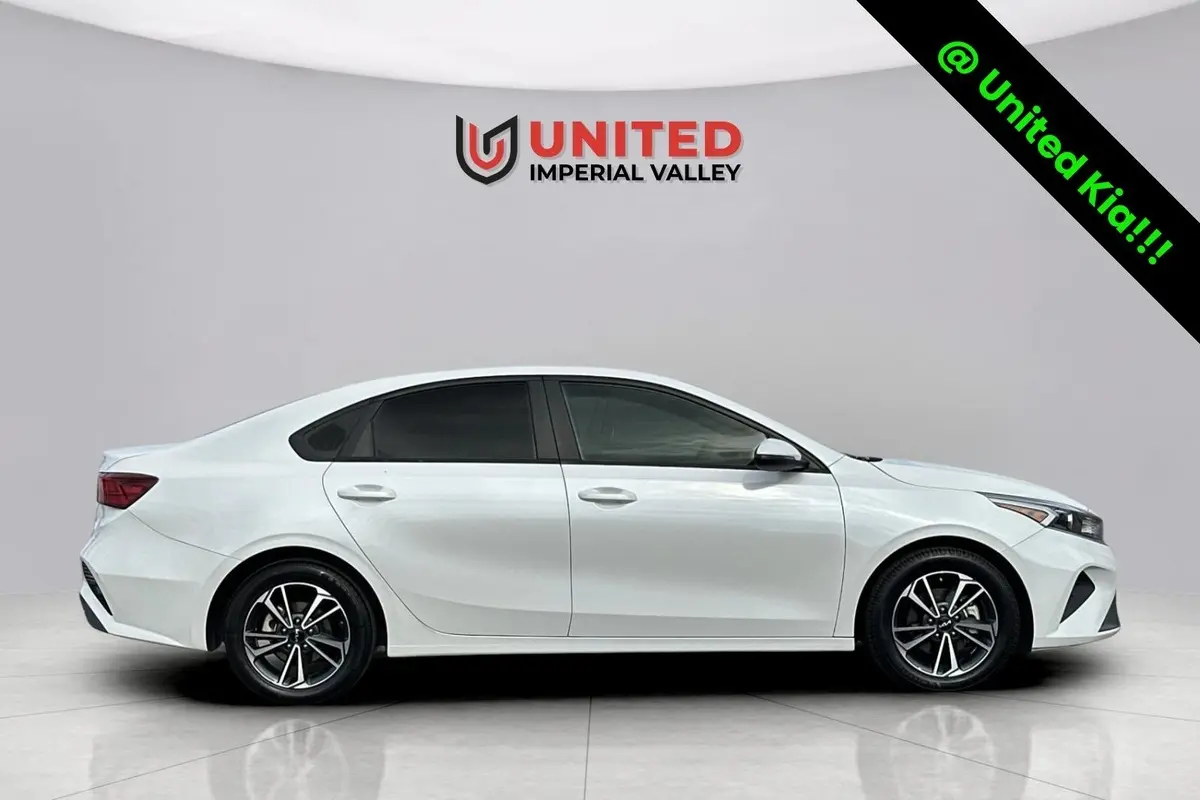 2023 Kia Forte LXS photo 3