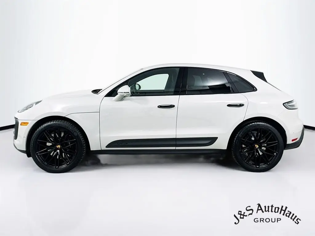 2024 Porsche Macan GTS photo 2