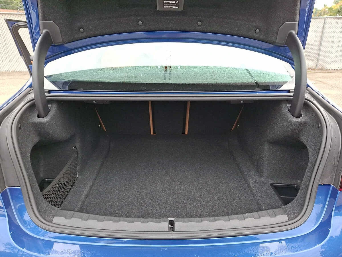2025 BMW 3 Series 330i - Photo 26