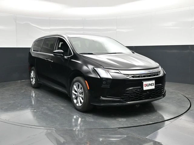 2027 Chrysler Pacifica Select AWD's photo