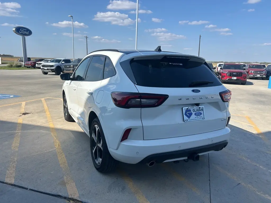 2023 Ford Escape ST-Line Select photo 5