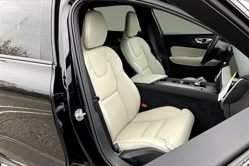 2026 Volvo - image 11