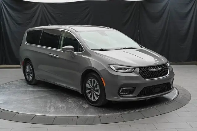 Used 2022 Chrysler Pacifica Hybrid Touring L with VIN 2C4RC1L77NR129864 for sale in Murray, UT