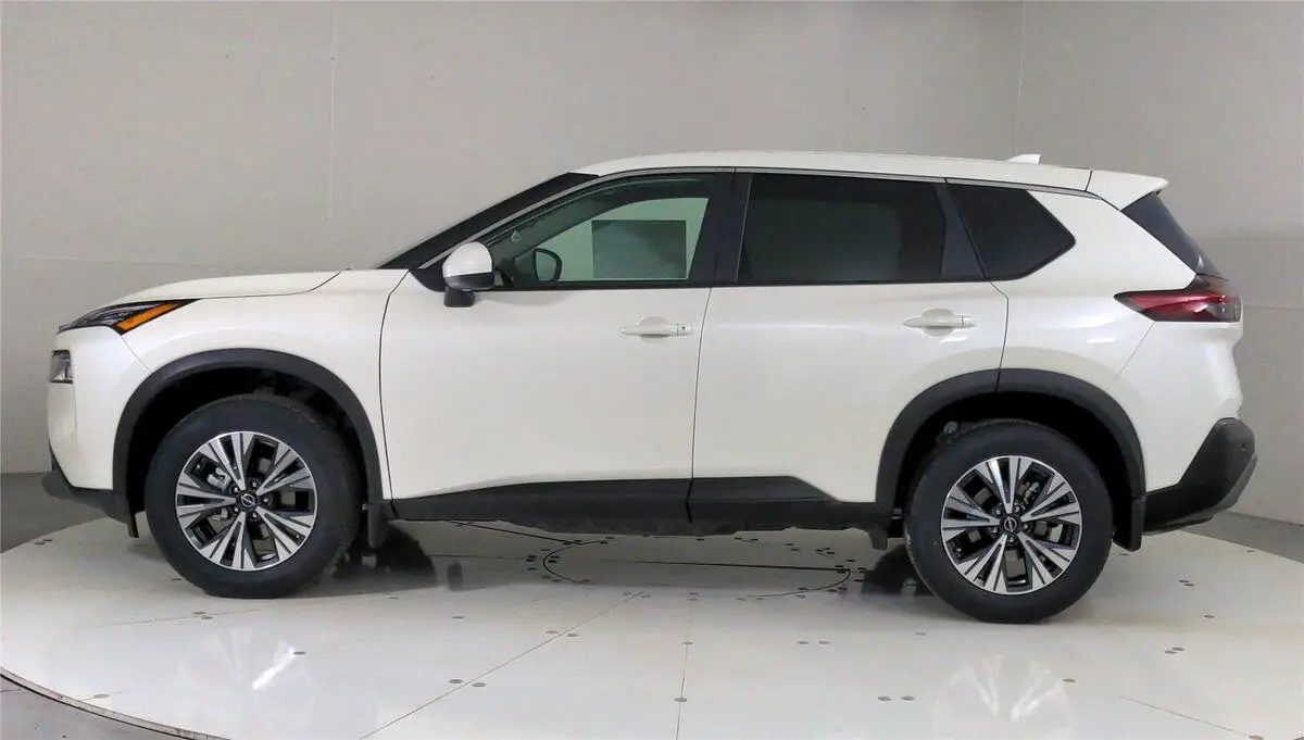 2023 Nissan Rogue SV photo 3