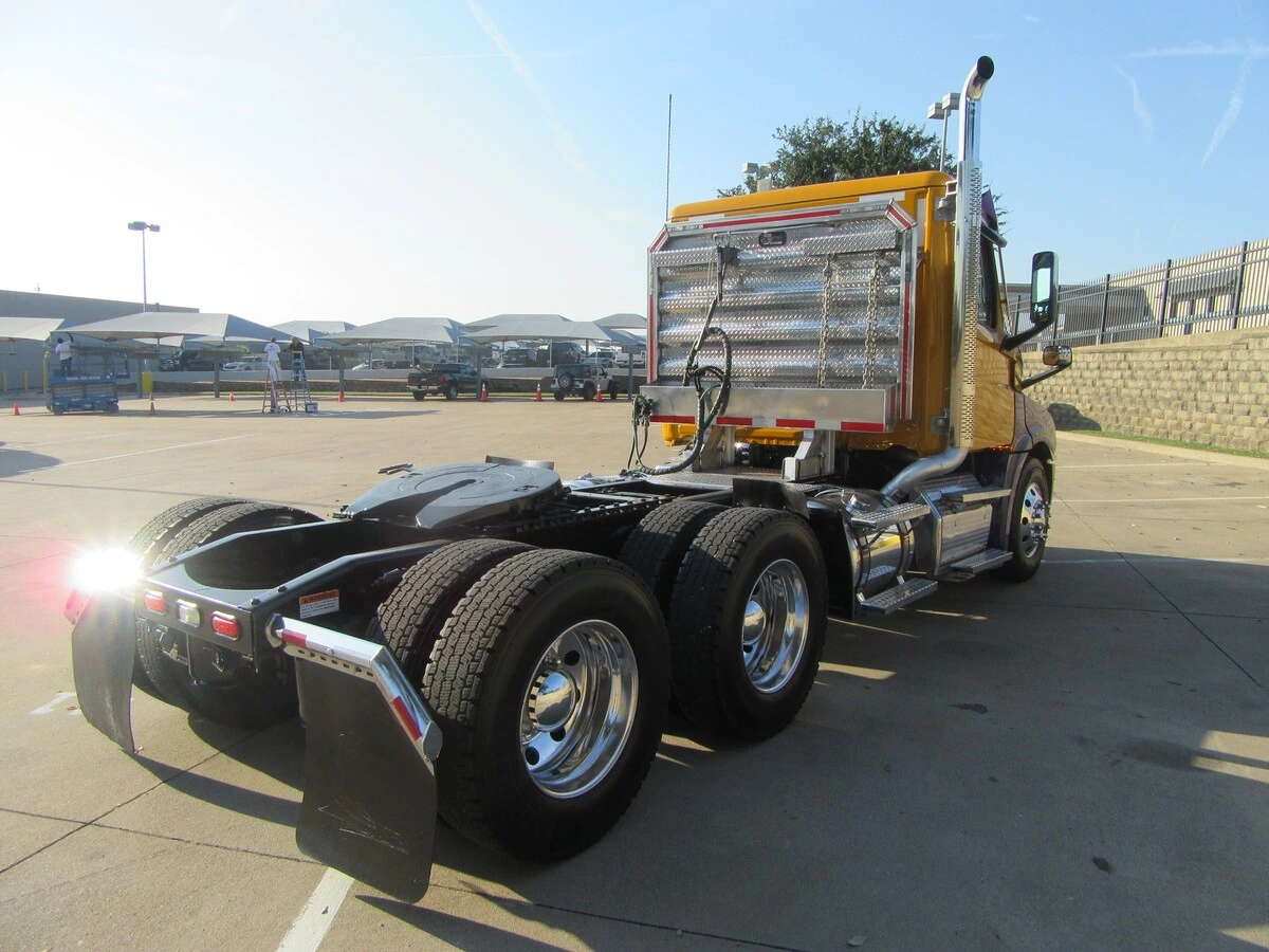 2025 Freightliner Cascadia — photo 4