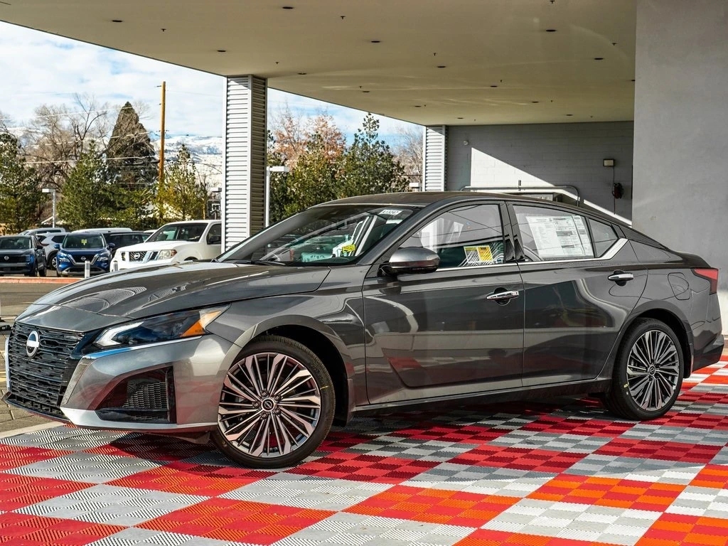 2025 Nissan Altima SL's photo