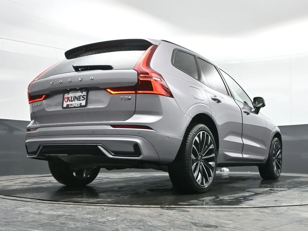2026 Volvo - image 37