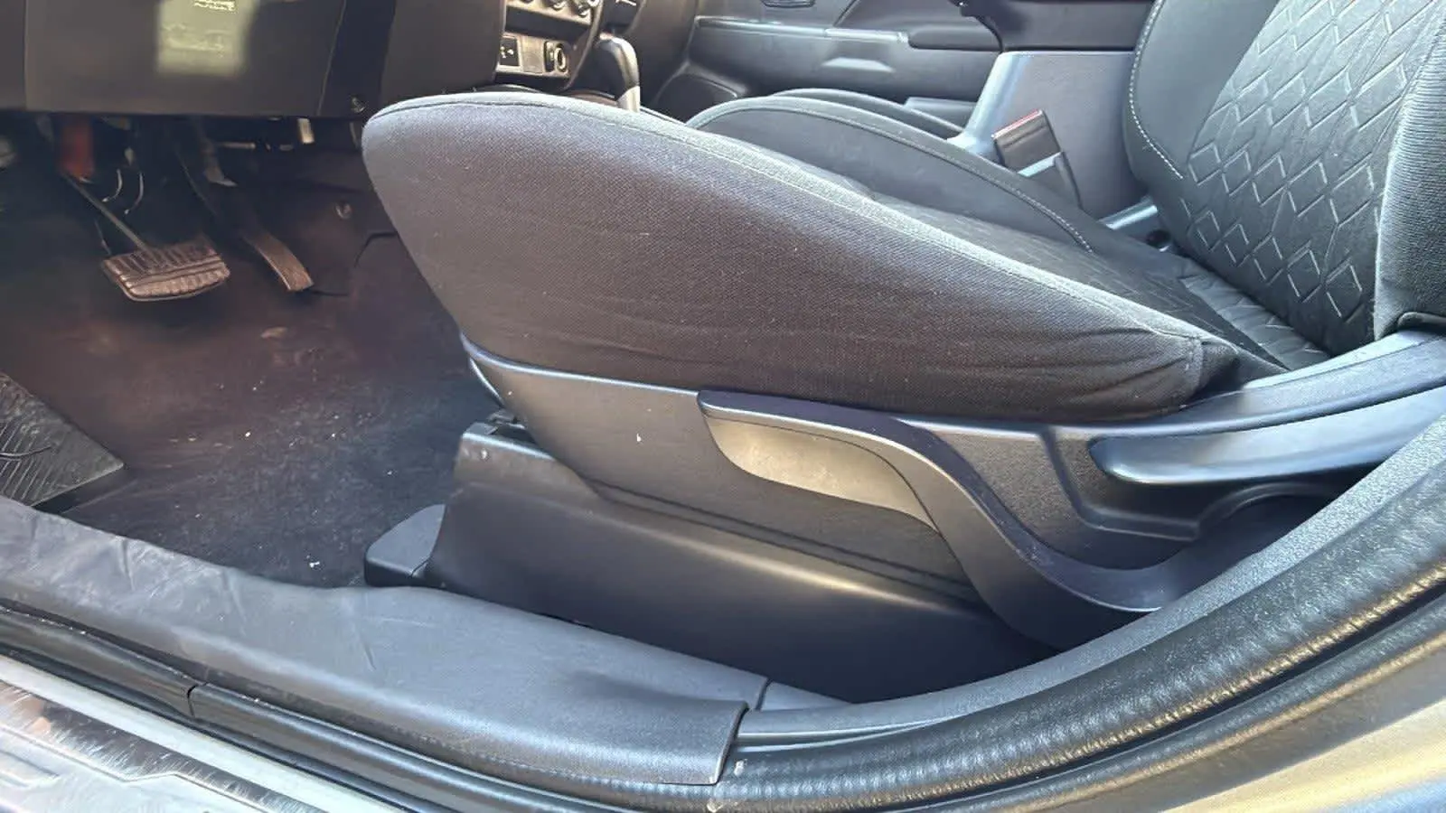 2023 Mitsubishi Outlander Sport ES photo 11