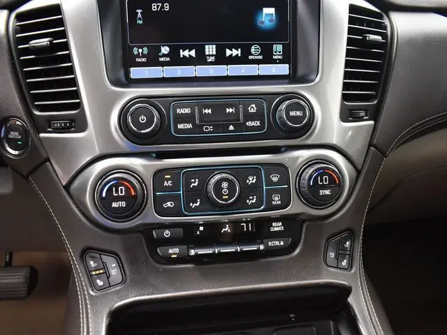 2016 Chevrolet Suburban LTZ photo 20