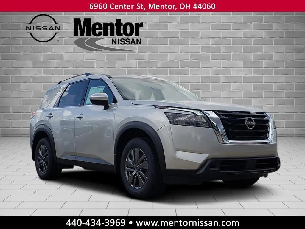 2025 Nissan Pathfinder SV's photo