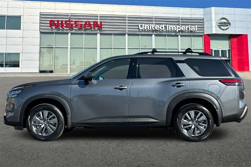 2025 Nissan Pathfinder SV photo 6