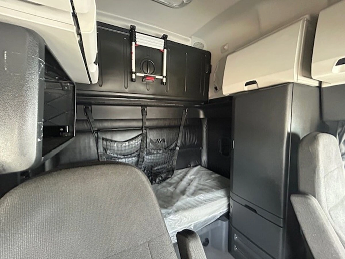 2024 Freightliner Cascadia - image 16