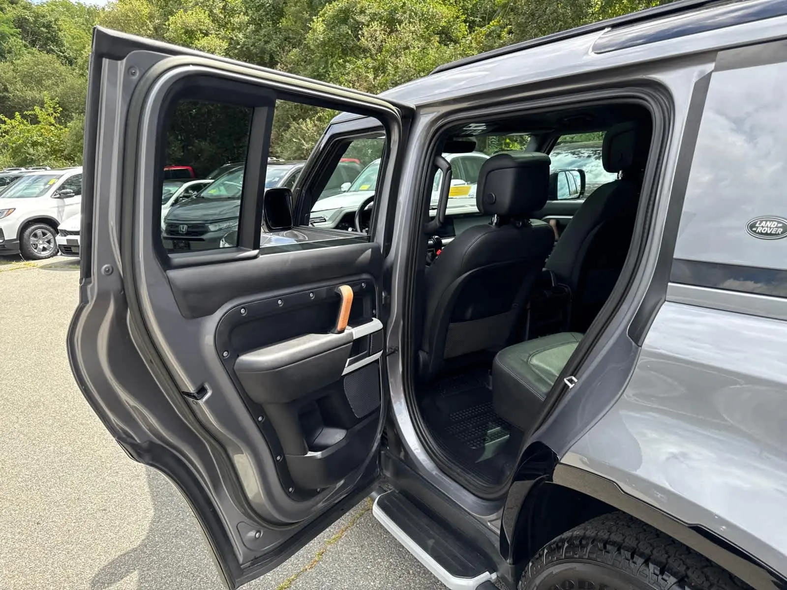 2023 Land Rover Defender X-Dynamic SE photo 29