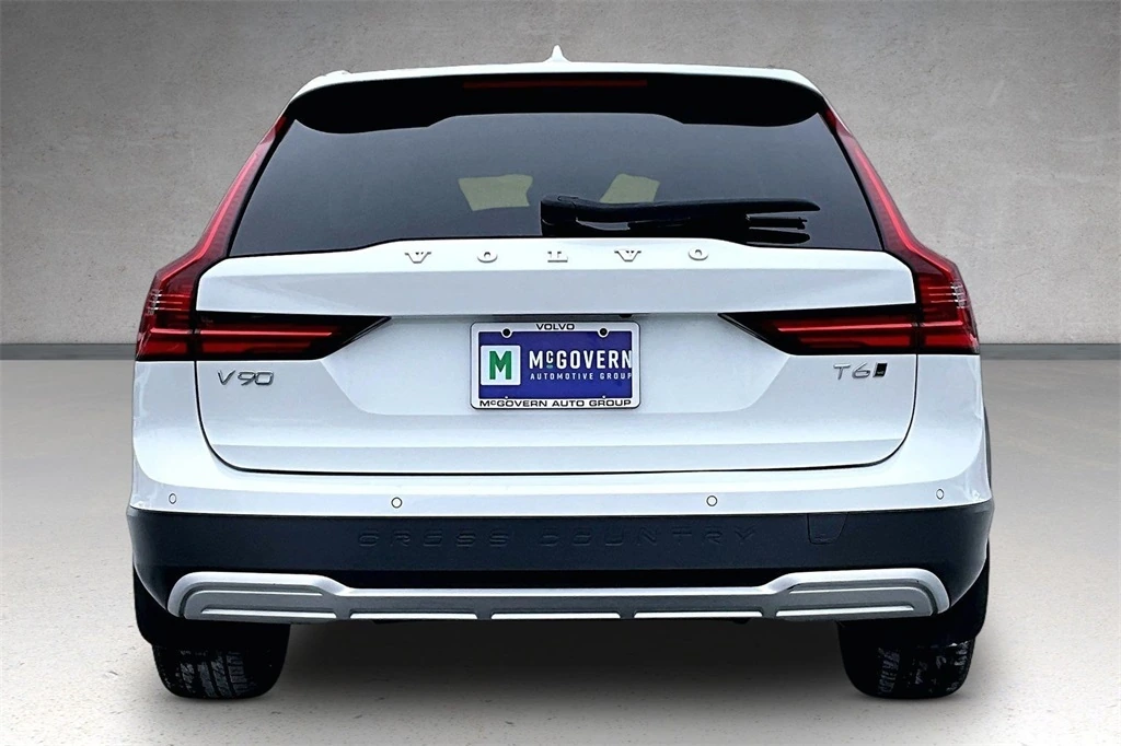 2021 Volvo - image 5