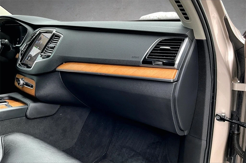 2023 Volvo - image 27