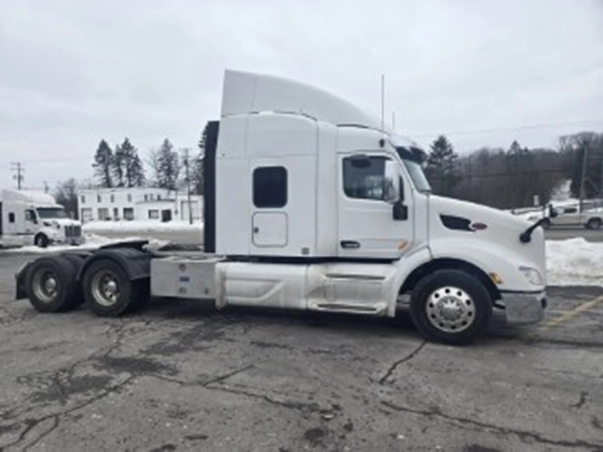 2020 Peterbilt 579 - image 2