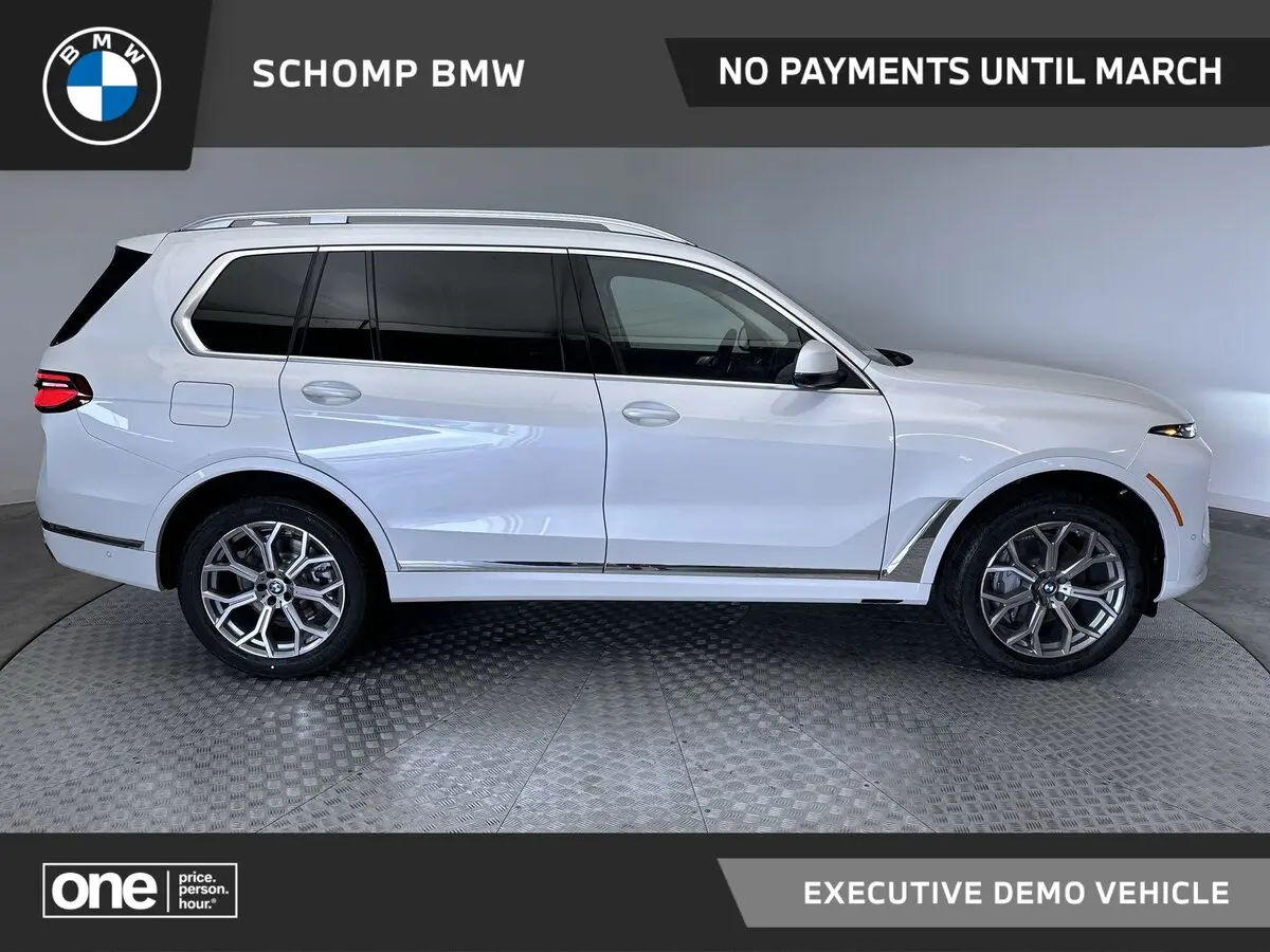 2026 BMW X7 40i's photo
