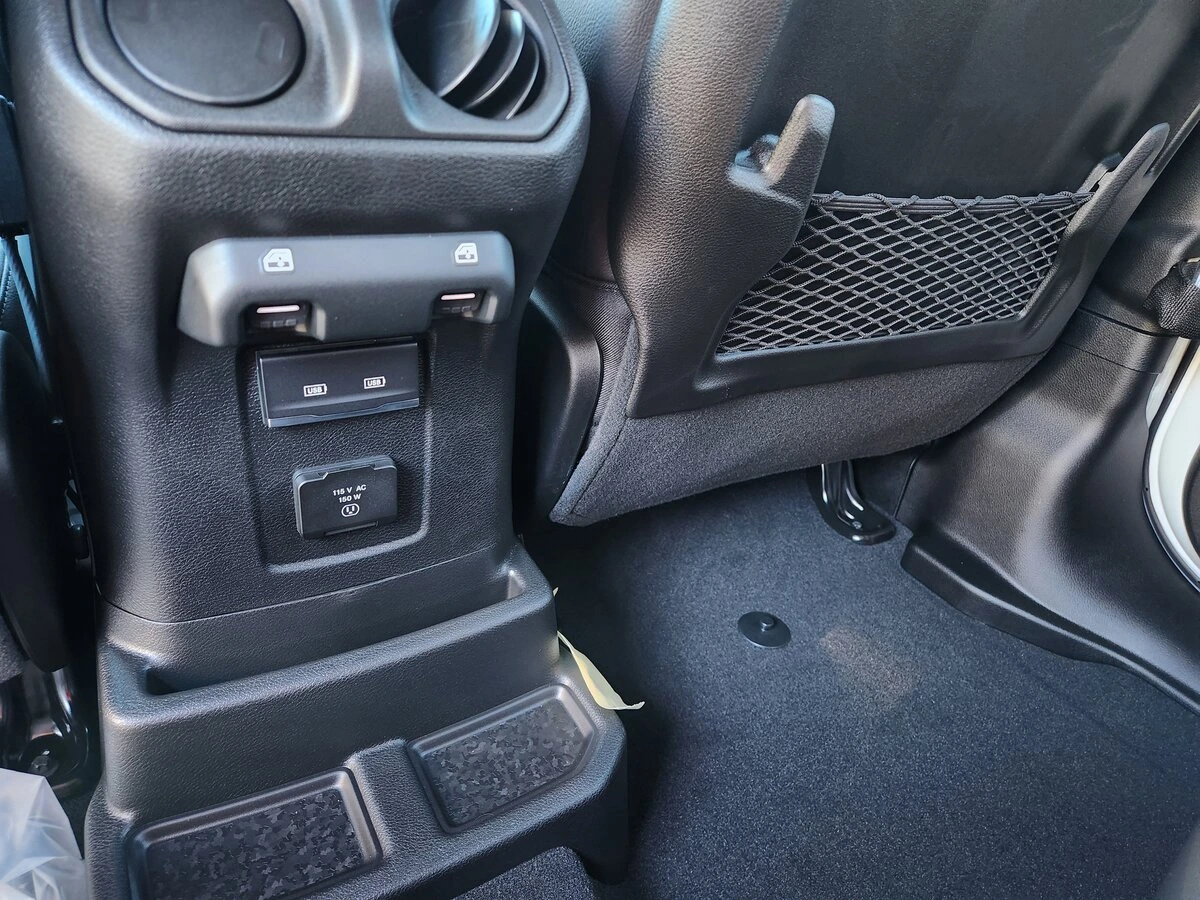2025 Jeep Wrangler 4-Door Sahara - Photo 13