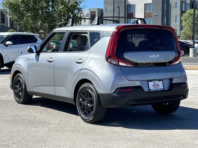 2022 Kia Soul LX photo 3