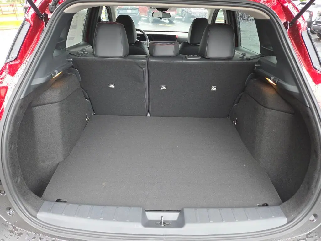 2026 Nissan Kicks SR photo 21