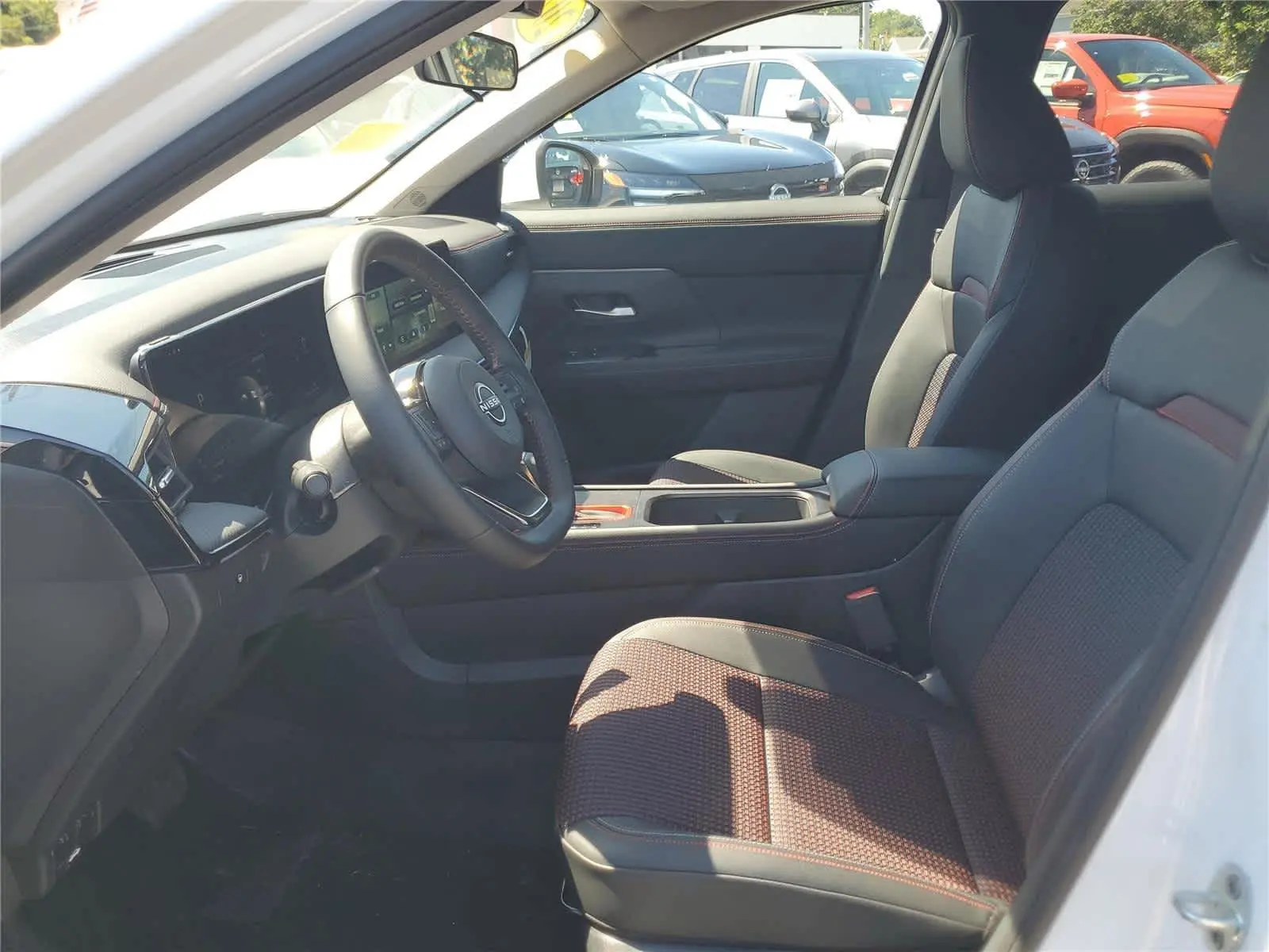 2025 Nissan Kicks SR photo 14