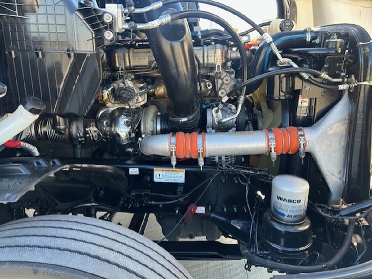 2024 Freightliner Cascadia - image 13