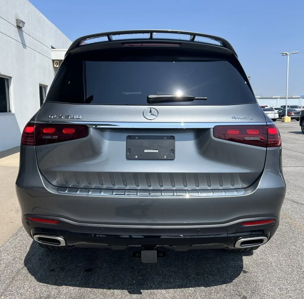 2026 Mercedes Benz GLS 580 4MATIC photo 4