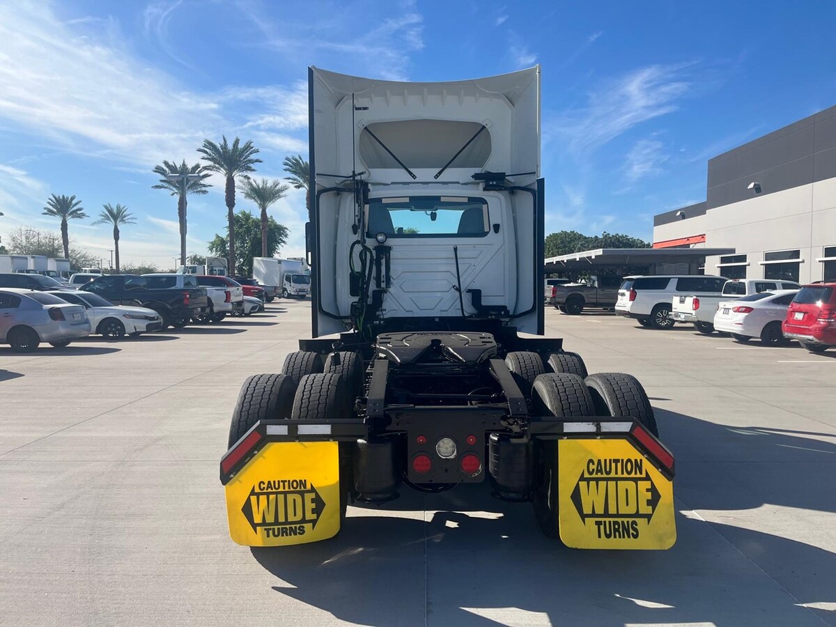 2022 International LT in Phoenix, AZ — photo 4