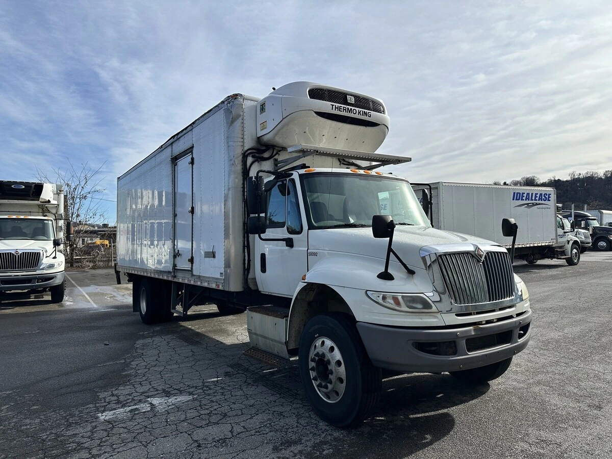 2016 International 4300 - image 3