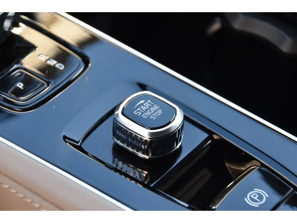 2026 Volvo - image 38