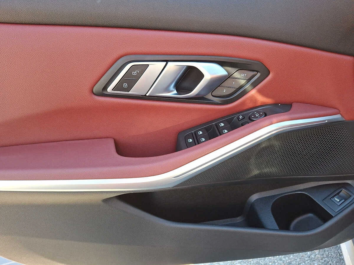 2023 BMW 3 Series 330i - Photo 9