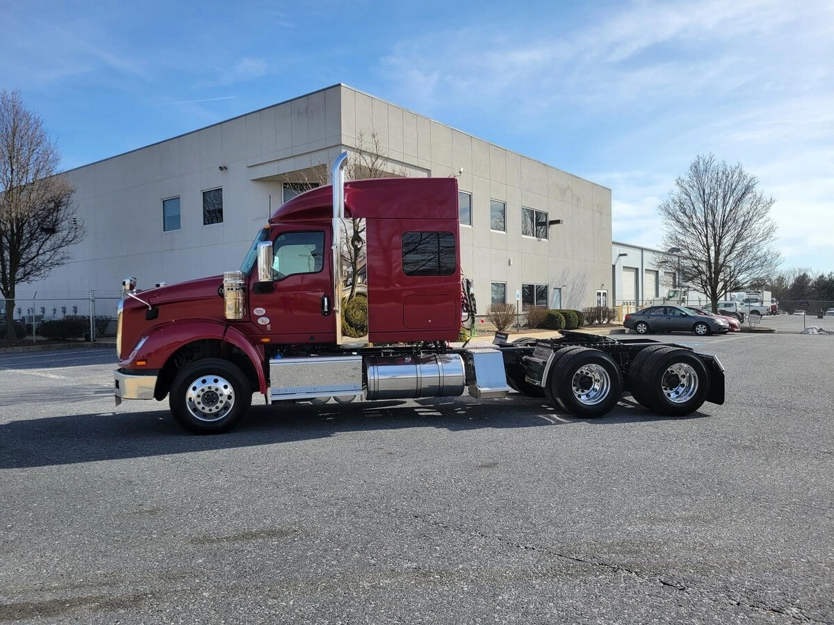 2026 International HX - image 2