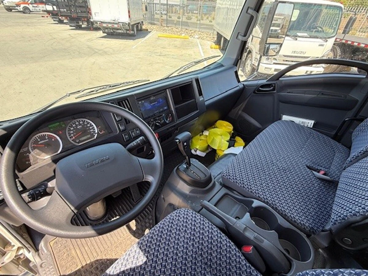 2024 Isuzu NRR — photo 8