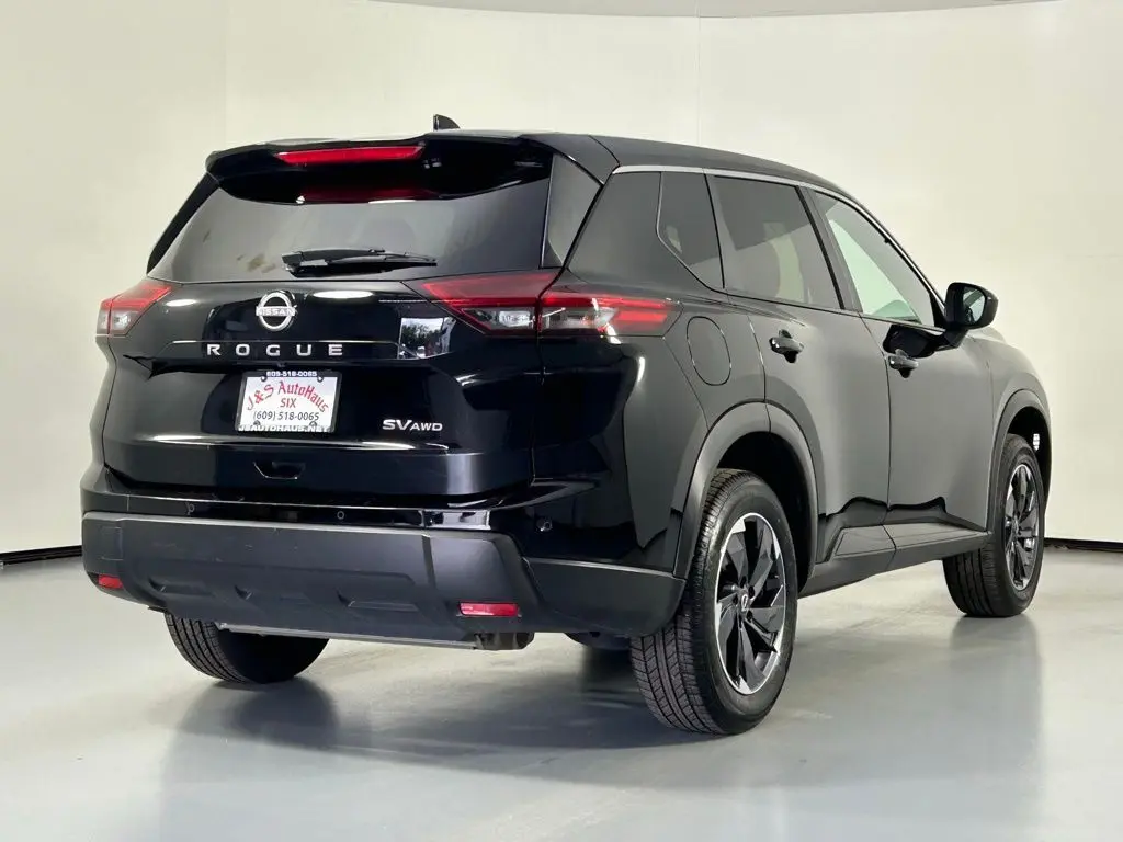 2024 Nissan Rogue SV photo 7
