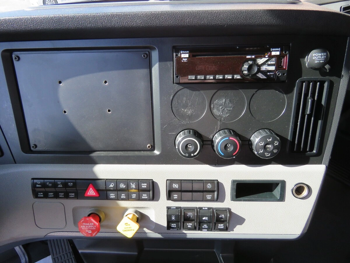 2022 Freightliner Cascadia - image 20